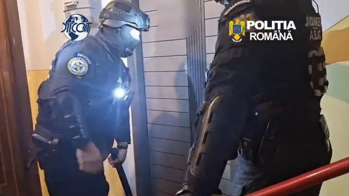 Percheziții ale DIICOT, la Constanța: un bărbat de 30 de ani ar fi încercat să-i vândă droguri unui minor. Video