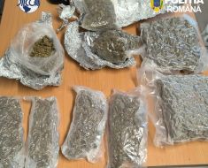 Captură importantă de droguri în Maramureș: Un bărbat a fost arestat după ce a fost prins vânzând kilograme de canabis dintr-o autoutilitară