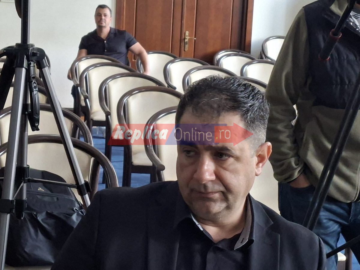 Pace istorica in Consiliul Judetean: Proiectele au trecut atat de repede, incat consilierii au prins meciul de seara Pace istorica in Consiliul Judetean: Proiectele au trecut atat de repede, incat consilierii au prins meciul de seara