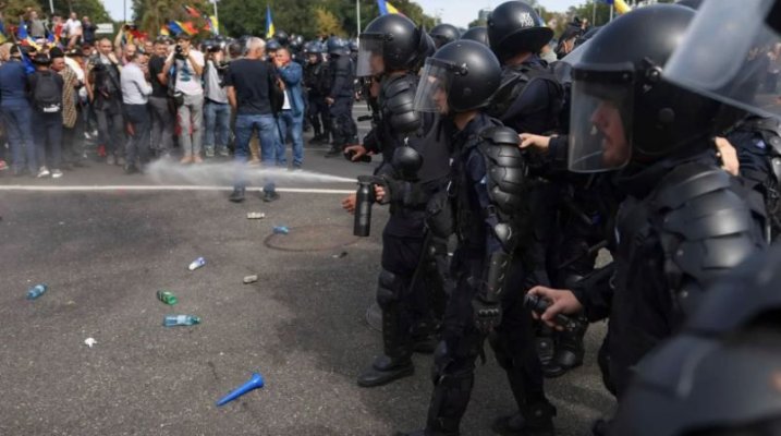 Procurorii cer arestarea altor 14 persoane după protestul violent din Piața Victoriei