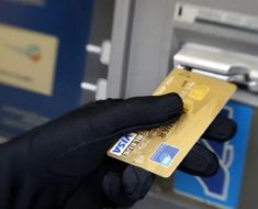 Români acuzați că au furat ajutoare sociale de sute de milioane de dolari în SUA