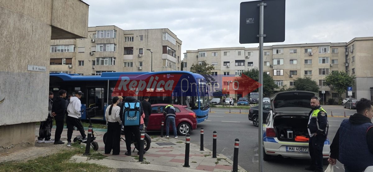 Accident rutier la Dacia, produs intre un autoturism si un autobuz CT BUS. Video Accident rutier la Dacia, produs intre un autoturism si un autobuz CT BUS. Video