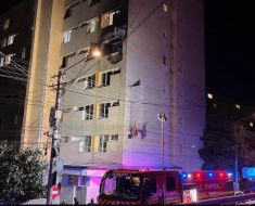Incendiu într-un cămin studențesc din Cluj-Napoca, în toiul nopții. 200 de studenți s-au autoevacuat, 13 au avut nevoie de îngrijiri medicale Incendiu într-un cămin studențesc din Cluj-Napoca, în toiul nopții. 200 de studenți s-au autoevacuat, 13 au avut nevoie de îngrijiri medicale