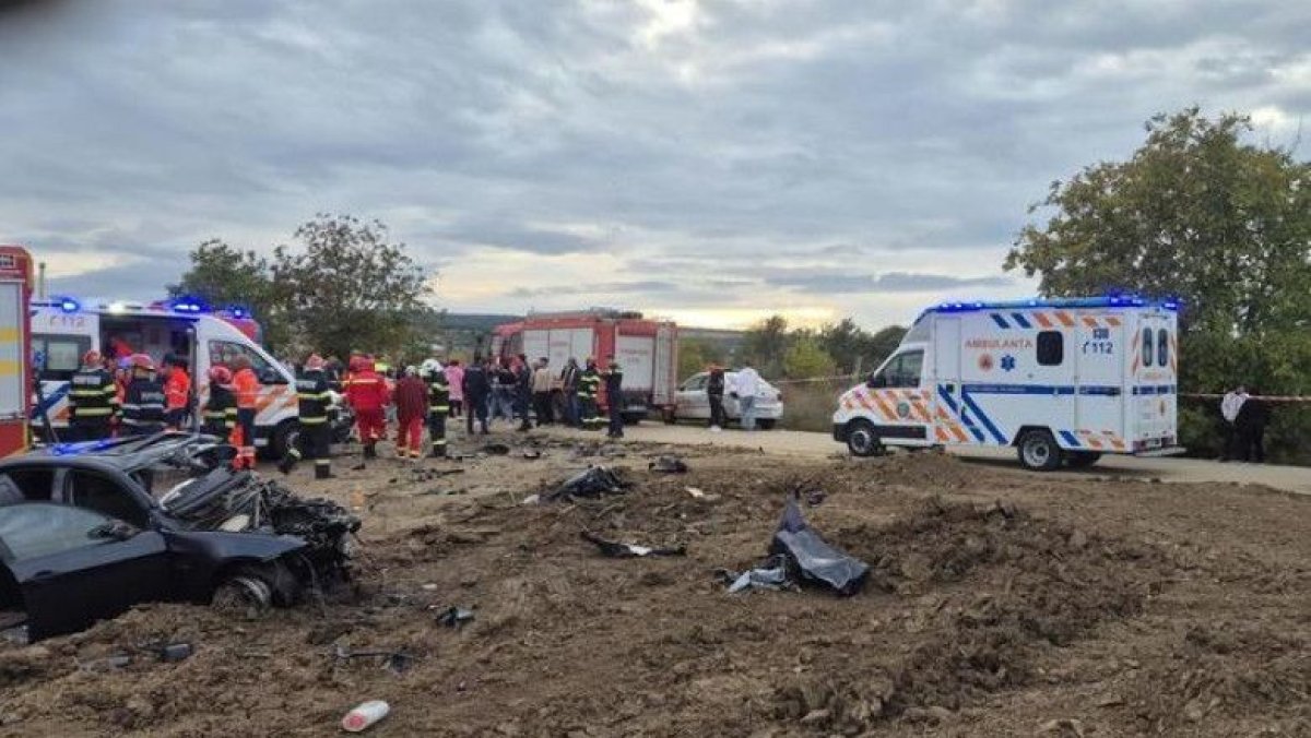 Doi copii si un adult au murit dupa ce un autoturism si un camion s-au ciocnit pe un drum din judetul Iasi Doi copii si un adult au murit dupa ce un autoturism si un camion s-au ciocnit pe un drum din judetul Iasi