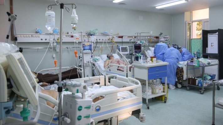 Medic ATI: Dincolo de tratament, medicii se confruntă și cu trăirile pacienților și familiilor