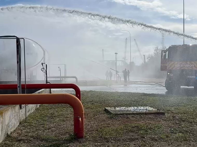 Iadul declansat in Portul Midia: Cum au gestionat salvatorii sapte situatii critice aparute simultan pe mare si pe uscat. Video