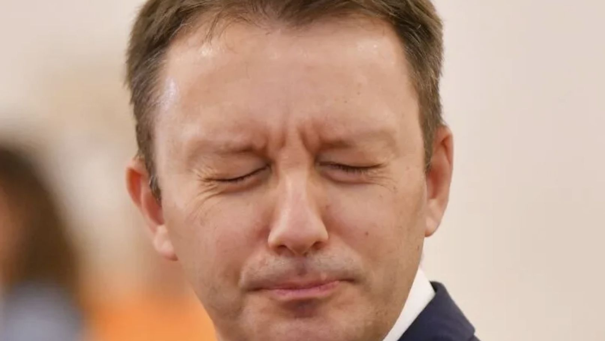 Siegfried Muresan: Balbe, priviri in telefon si ezitari cand a fost intrebat de salariul minim Siegfried Muresan: Balbe, priviri in telefon si ezitari cand a fost intrebat de salariul minim