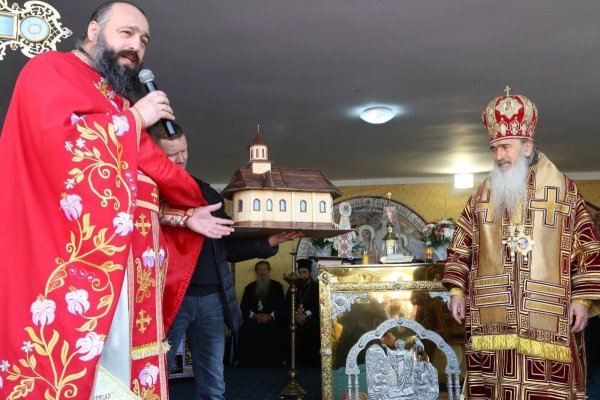 Doctorat cu „lumină“ de la stâlp: Preotul bisericii ilegale din Boema vrea titlul academic ca să-și rotunjească veniturile! 