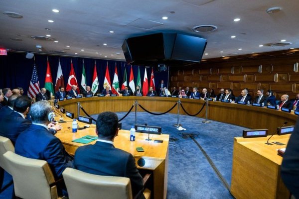 Trump ameninţă să anihileze Iranul, în timp ce diplomaţii insistă pentru un acord la ONU