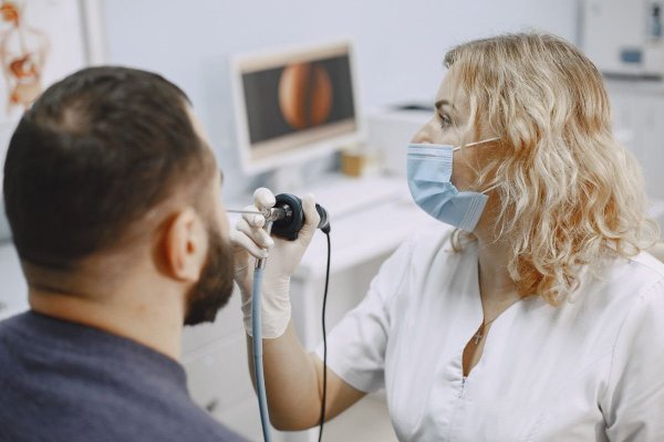 Semnele care pot indica o urgență ORL. Ce spun medicii despre sângerările nazale și respirație