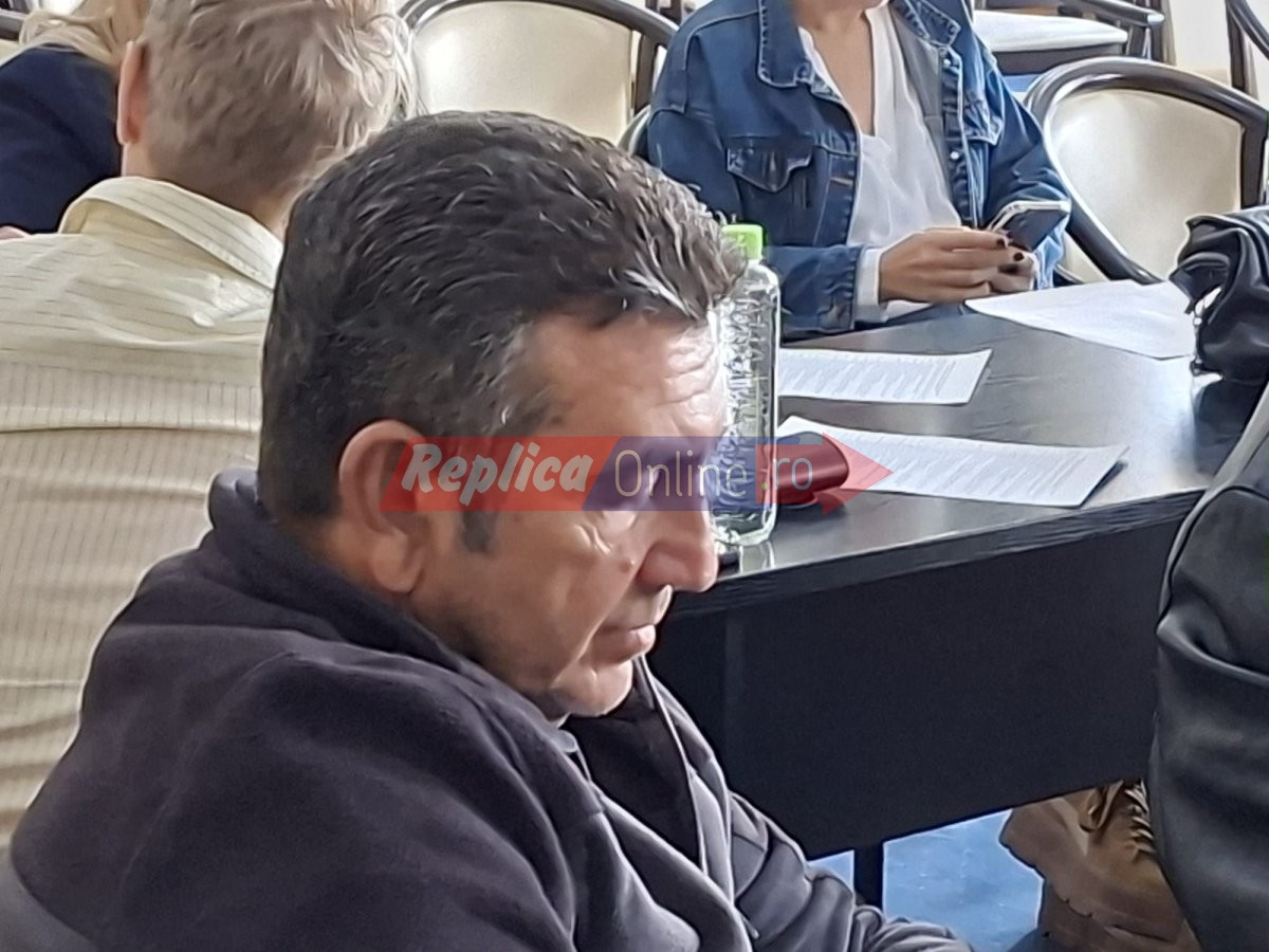 Pace istorica in Consiliul Judetean: Proiectele au trecut atat de repede, incat consilierii au prins meciul de seara Pace istorica in Consiliul Judetean: Proiectele au trecut atat de repede, incat consilierii au prins meciul de seara