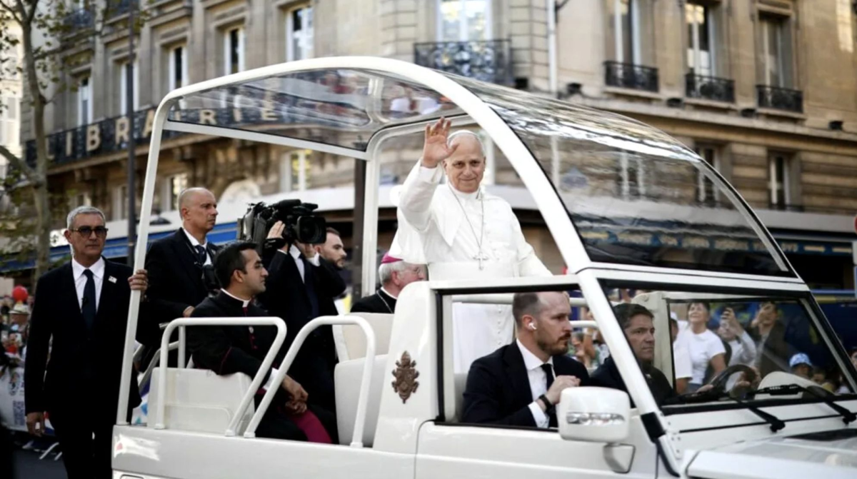 Imagini istorice la Paris: Papa Leon al XIV-lea a intrat in catedrala Notre-Dame, in fata a 300.000 de oameni Imagini istorice la Paris: Papa Leon al XIV-lea a intrat in catedrala Notre-Dame, in fata a 300.000 de oameni