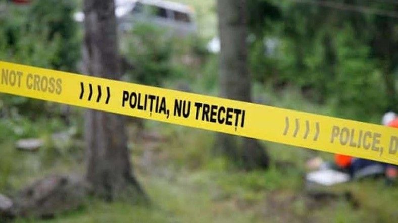 Politistii sunt in alerta! Cadavrul unei tinere a fost gasit intr-o valiza, in raul Olt Politistii sunt in alerta! Cadavrul unei tinere a fost gasit intr-o valiza, in raul Olt