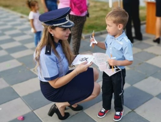 Polițiștii care stau acasă pentru creșterea copilului avansează mai greu în carieră