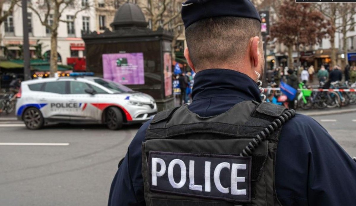 Un roman si-a lasat fiul de 9 ani sa conduca o masina pe marile bulevarde din Marsillia Un roman si-a lasat fiul de 9 ani sa conduca o masina pe marile bulevarde din Marsillia