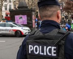 Un român și-a lăsat fiul de 9 ani să conducă o mașină pe marile bulevarde din Marsillia Un român și-a lăsat fiul de 9 ani să conducă o mașină pe marile bulevarde din Marsillia
