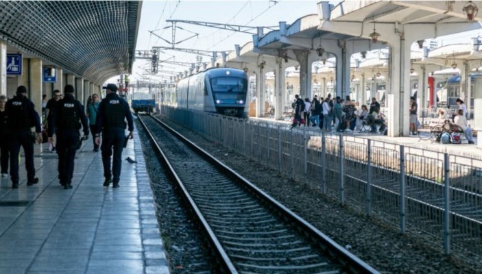 Razie în trenurile de călători și în gări: Zeci de persoane legitimate și amenzi aplicate de polițiștii de la Transporturi