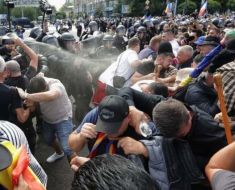 Încă șapte persoane au fost arestate după protestul violent din Piața Victoriei