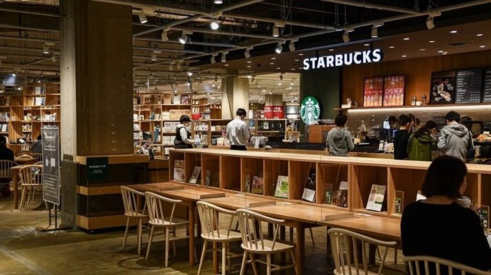 Starbucks închide 250 de localuri. Cum stau lucrurile în România