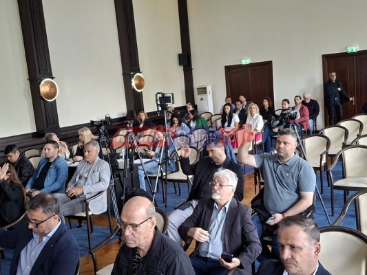 Pace istorică în Consiliul Județean: Proiectele au trecut atât de repede, încât consilierii au prins meciul de seară