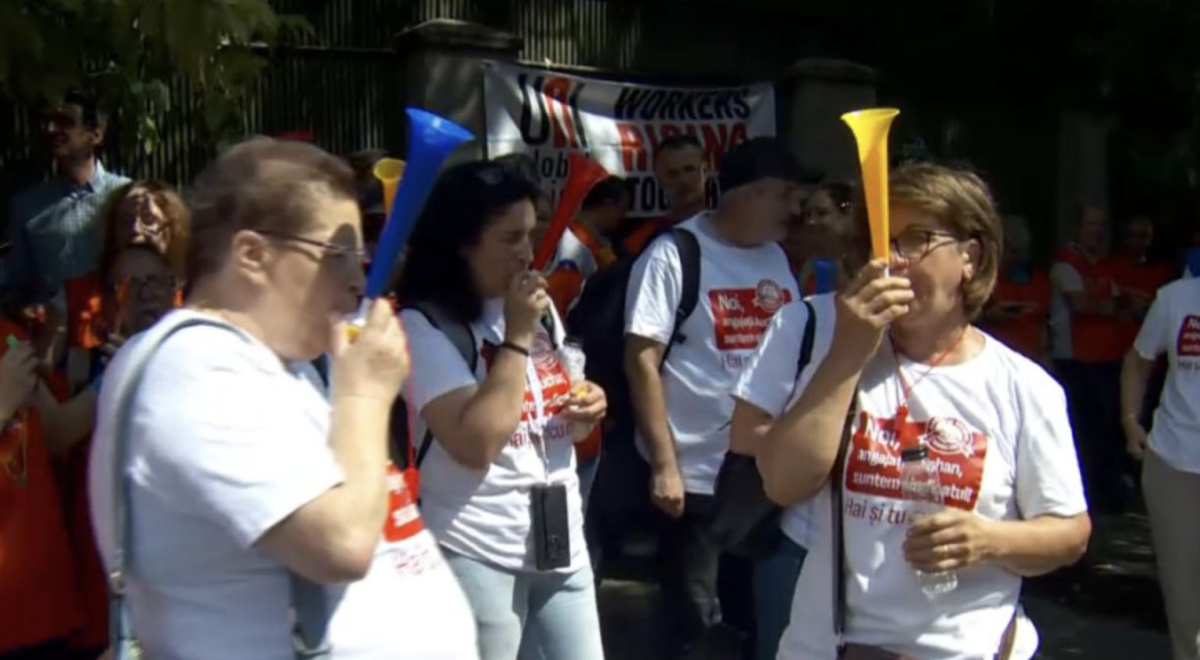 Sindicalistii din Romania vor protesta la Bruxelles pentru deblocarea negocierii colective la nivel de sector si cresterea salariului minim Sindicalistii din Romania vor protesta la Bruxelles pentru deblocarea negocierii colective la nivel de sector si cresterea salariului minim