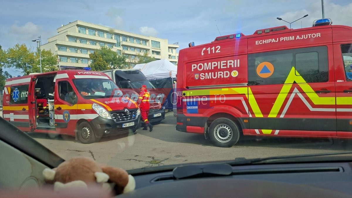 Interventie de urgenta la Pavilionul Expozitional Constanta. Doua masini SMURD au fost trimise la fata locului Interventie de urgenta la Pavilionul Expozitional Constanta. Doua masini SMURD au fost trimise la fata locului