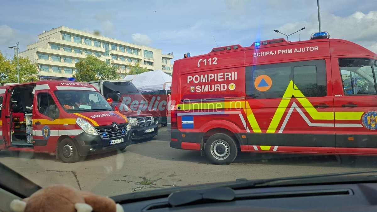 Interventie de urgenta la Pavilionul Expozitional Constanta. Doua masini SMURD au fost trimise la fata locului Interventie de urgenta la Pavilionul Expozitional Constanta. Doua masini SMURD au fost trimise la fata locului