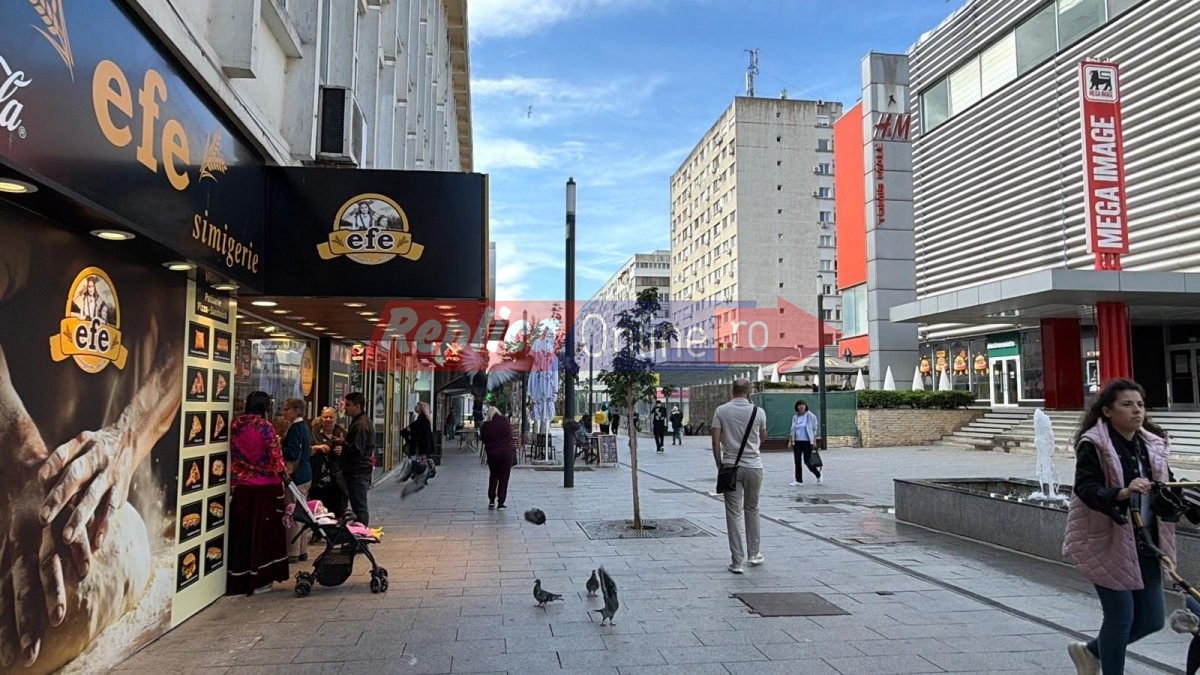Paradoxul promenadei pe care bate vantul! Cum a devenit str. stefan cel Mare o alee pietonala a afiselor &bdquo;De inchiriat&rdquo;. Video