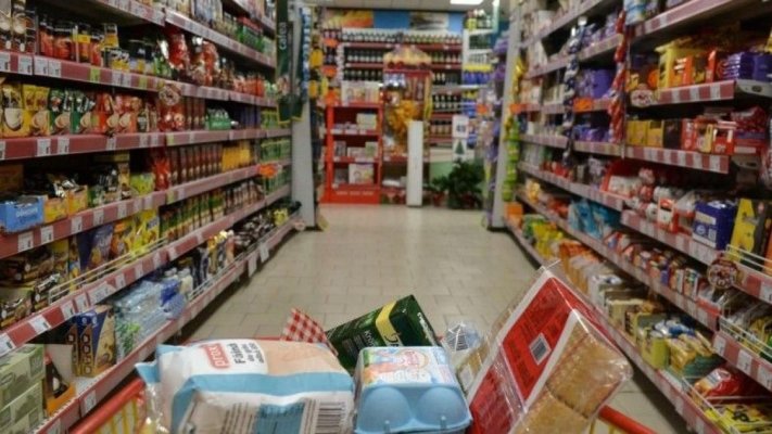 Ouăle, laptele și pâinea se scumpesc din nou: coșul de bază îi arde tot mai tare pe români