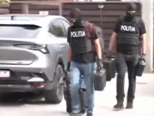 Procurorii caută bani ascunși în pereții casei lui Călin Georgescu: S-ar fi găsit deja aproximativ 5.000 de euro cash