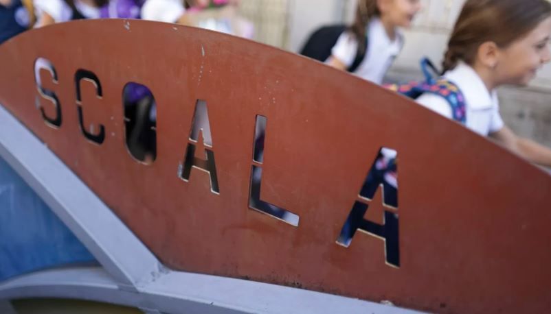 Elevii se revolta impotriva uniformelor obligatorii: Protest national in scoli