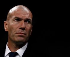 Evaluat la zeci de mii de euro, un tricou al lui Zidane de la finala din 2006 va fi scos la licitaţie Evaluat la zeci de mii de euro, un tricou al lui Zidane de la finala din 2006 va fi scos la licitaţie