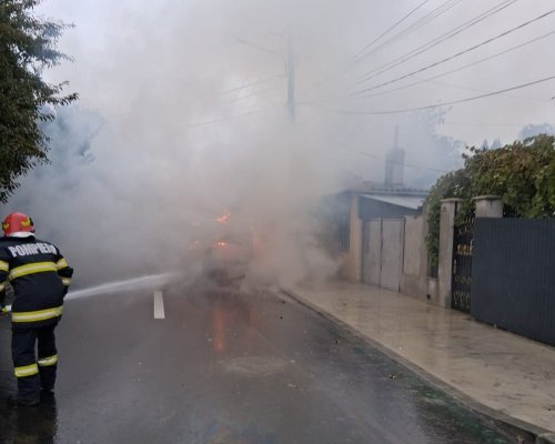 Incendiu în Hârșova! O mașină de înghețată, cuprinsă de flăcări pe strada Cloșca