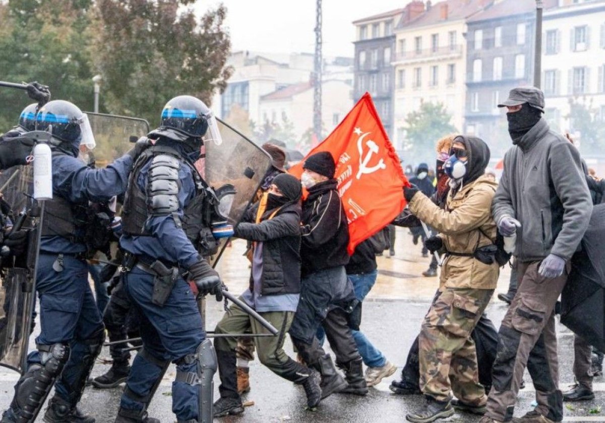 Violente in Franta: Se cere interventia armatei, la noile proteste programate pentru sambata Violente in Franta: Se cere interventia armatei, la noile proteste programate pentru sambata