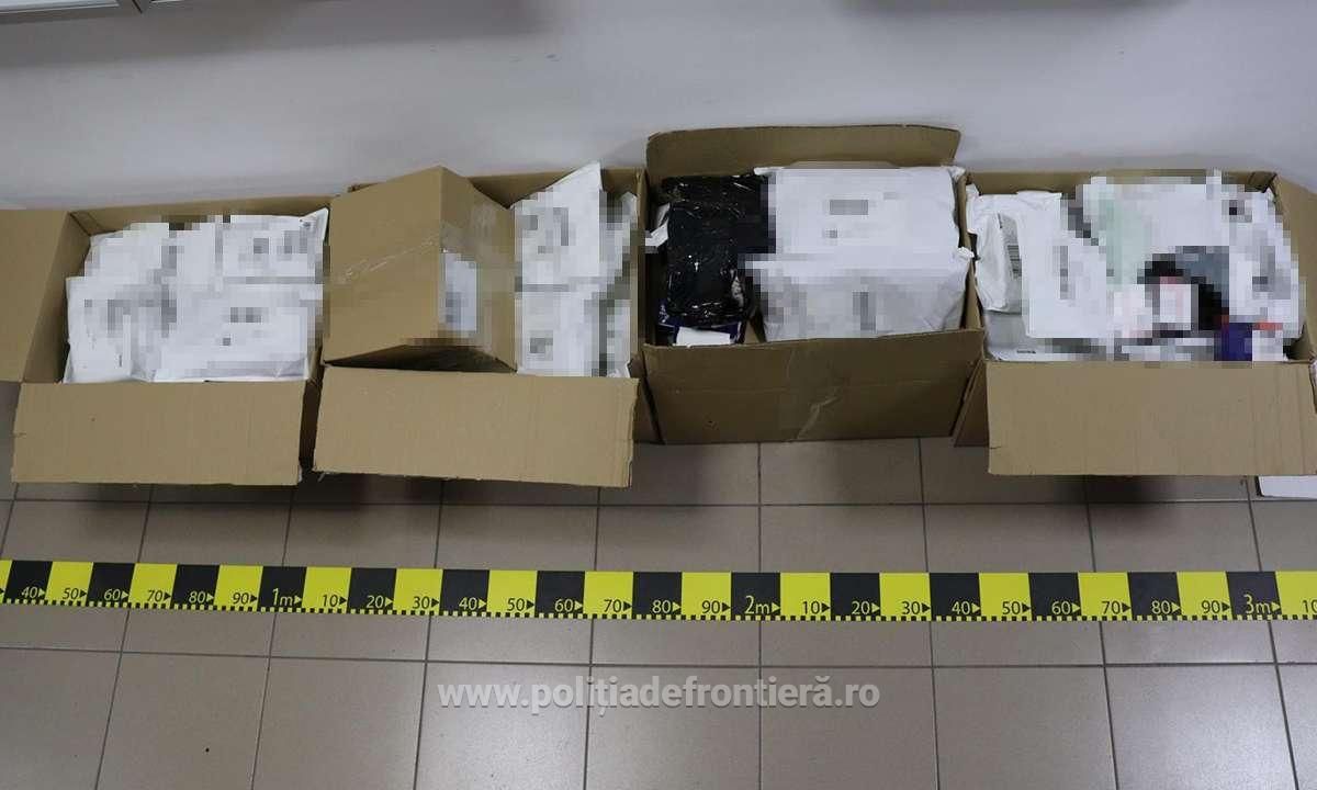Peste 900 de anabolizante, in valoare de aproximativ 186.000 de lei, descoperite de politistii de frontiera la Calafat. Video Peste 900 de anabolizante, in valoare de aproximativ 186.000 de lei, descoperite de politistii de frontiera la Calafat. Video