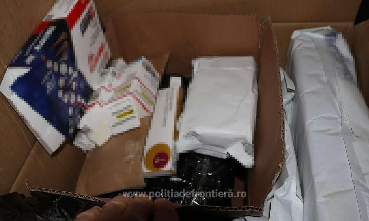 Peste 900 de anabolizante, in valoare de aproximativ 186.000 de lei, descoperite de politistii de frontiera la Calafat. Video Peste 900 de anabolizante, in valoare de aproximativ 186.000 de lei, descoperite de politistii de frontiera la Calafat. Video