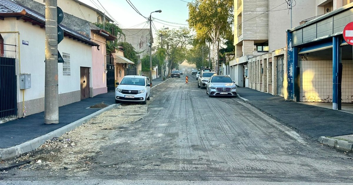 Se asfalteaza strada Doctor Nicolae Sadoveanu: traficul rutier, restrictionat total intre strazile Ion Ratiu si Crisanei Se asfalteaza strada Doctor Nicolae Sadoveanu: traficul rutier, restrictionat total intre strazile Ion Ratiu si Crisanei