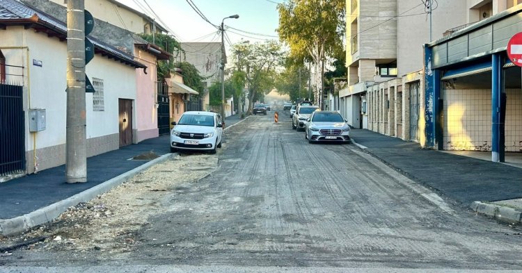 Se asfaltează strada Doctor Nicolae Sadoveanu: traficul rutier, restricționat total între străzile Ion Rațiu și Crișanei