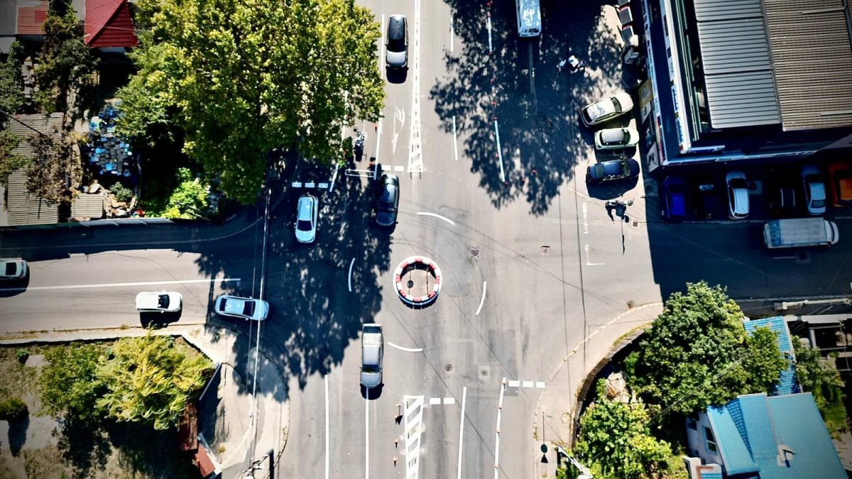 Un sens giratoriu a fost amenajat pe strada Cumpenei 