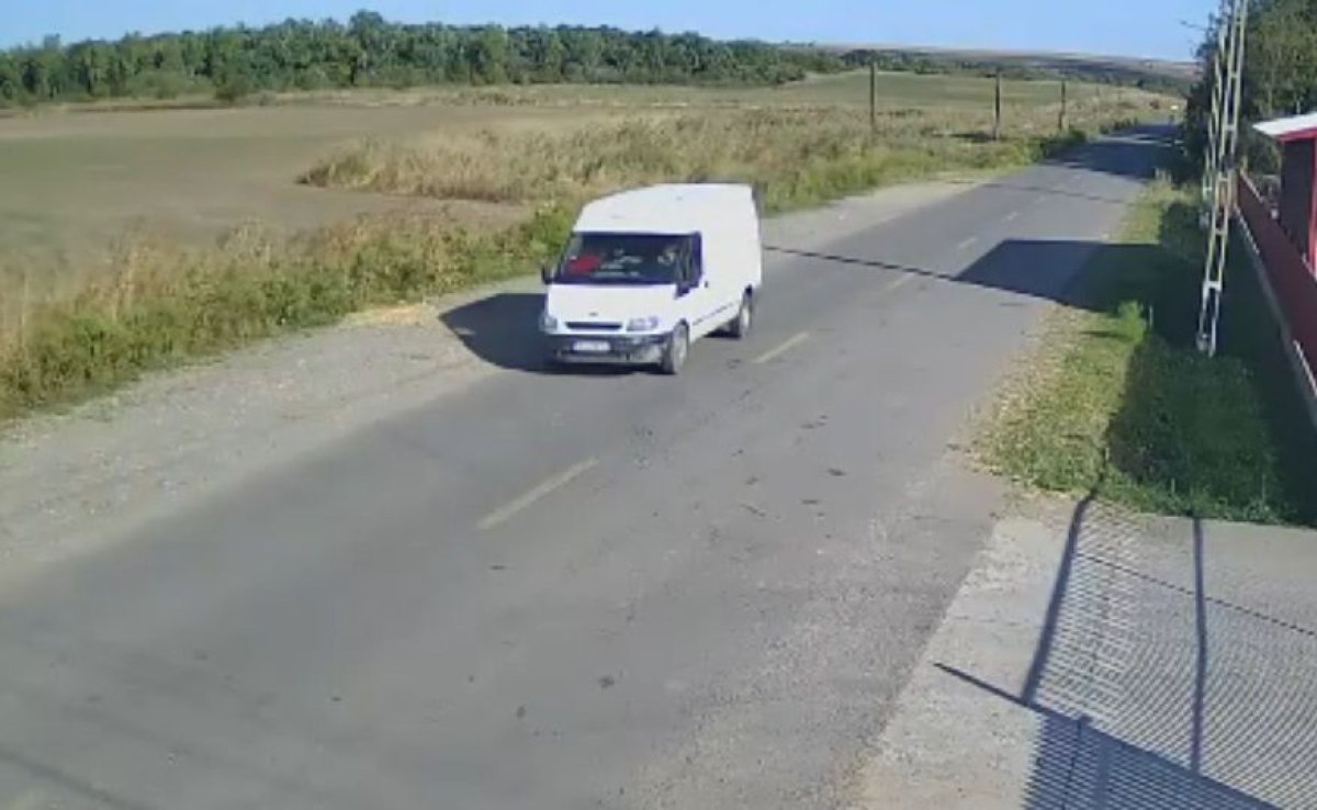 Accidentul cumplit in care au murit patru membri ai aceleiasi familii, striviti de un tren, a fost filmat. Video Accidentul cumplit in care au murit patru membri ai aceleiasi familii, striviti de un tren, a fost filmat. Video