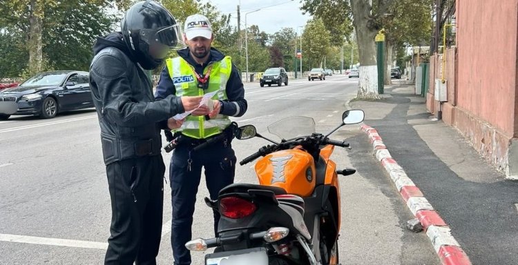Polițiștii constănțeni organizează activități de informare și prevenire pentru siguranța celor care circulă pe două roți