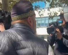 Susținătorul lui Călin Georgescu care a bătut doi cameramani a fost eliberat: Ce interdicții are