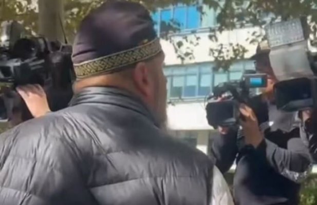 Susținătorul lui Călin Georgescu care a bătut doi cameramani a fost eliberat: Ce interdicții are