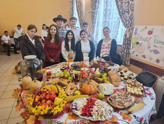 Când școala și comunitatea își dau mâna, educația prinde rădăcini: Festivalul Recoltei de Toamnă de la Adamclisi, o lecție vie de tradiție și solidaritate