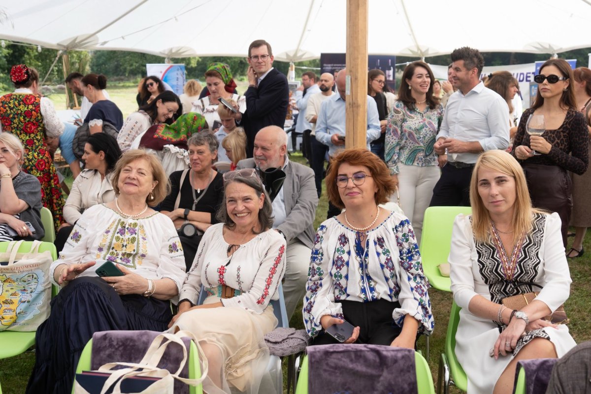 Dobrogea, in centrul atentiei la Bruxelles: OMD Mamaia–Constanta a participat la Bazarul Diplomatic din Belgia Dobrogea, in centrul atentiei la Bruxelles: OMD Mamaia–Constanta a participat la Bazarul Diplomatic din Belgia