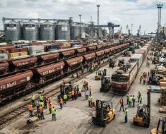 Agricultorii români acuză Ministerul Transporturilor că lasă cerealele din Ucraina să blocheze Portul Constanța Agricultorii români acuză Ministerul Transporturilor că lasă cerealele din Ucraina să blocheze Portul Constanța
