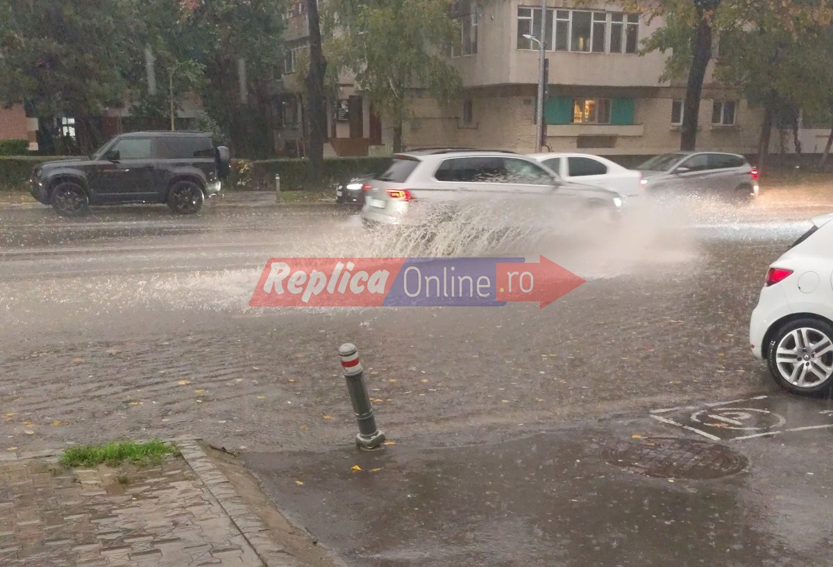 Jale din cauza Codului rosu de vreme rea! Mai multe strazi din Constanta, inundate. Video Jale din cauza Codului rosu de vreme rea! Mai multe strazi din Constanta, inundate. Video