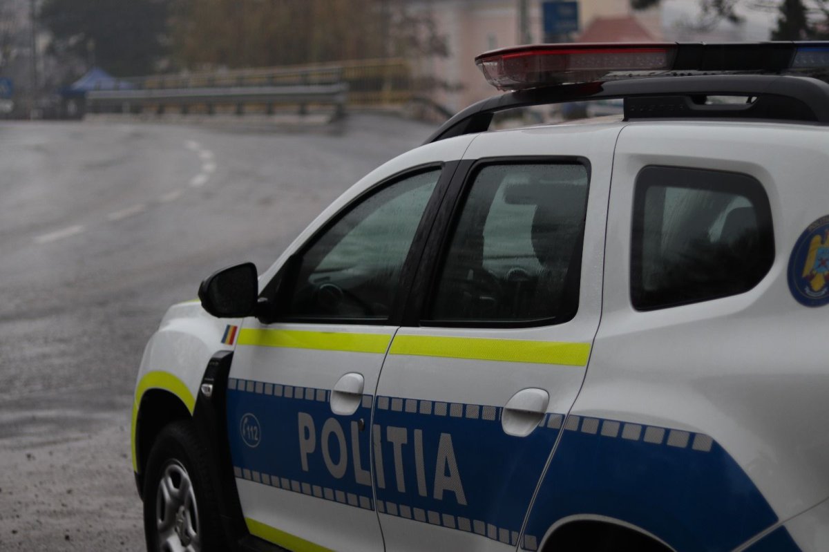 Ilegalitate pe patru roti in Arsa, judetul Constanta. Barbat prins in flagrant de politistii din Mangalia! Ilegalitate pe patru roti in Arsa, judetul Constanta. Barbat prins in flagrant de politistii din Mangalia!
