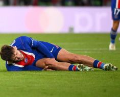 PSG: Khvitcha Kvaratskhelia a fost operat cu succes. El ar putea lipsi tot sezonul PSG: Khvitcha Kvaratskhelia a fost operat cu succes. El ar putea lipsi tot sezonul