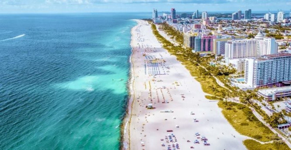 Un vlogger american a descoperit Mamaia si o compara cu un oras din Florida - SUA: „Din pacate Miami este supraevaluat”. Video Un vlogger american a descoperit Mamaia si o compara cu un oras din Florida - SUA: „Din pacate Miami este supraevaluat”. Video